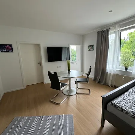 Fc-apartmenthaus Mit Grossem Garten Und Pkw Stellflaechen *