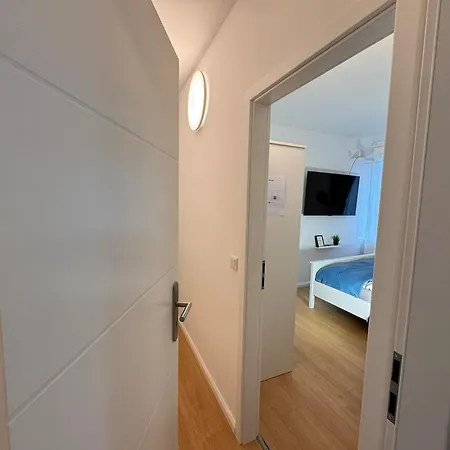 Fc-apartmenthaus Mit Grossem Garten Und Pkw Stellflaechen *