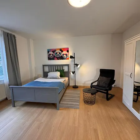 Fc-apartmenthaus Mit Grossem Garten Und Pkw Stellflaechen Falkensee