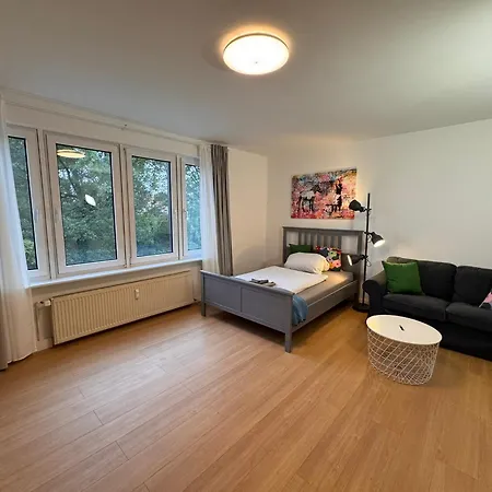 Fc-apartmenthaus Mit Grossem Garten Und Pkw Stellflaechen * Falkensee