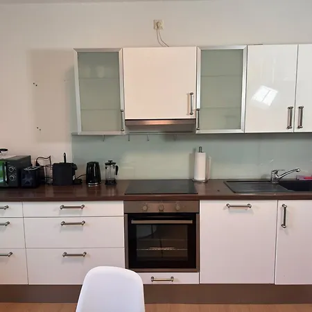 Fc-apartmenthaus Mit Grossem Garten Und Pkw Stellflaechen Apartamento