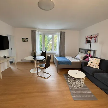 Fc-apartmenthaus Mit Grossem Garten Und Pkw Stellflaechen