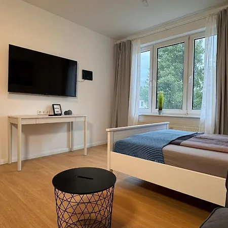 Fc-apartmenthaus Mit Grossem Garten Und Pkw Stellflaechen Lägenhet