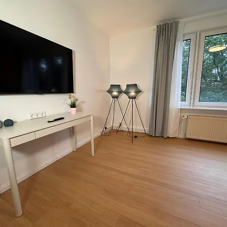 Fc-apartmenthaus Mit Grossem Garten Und Pkw Stellflaechen Lägenhet *