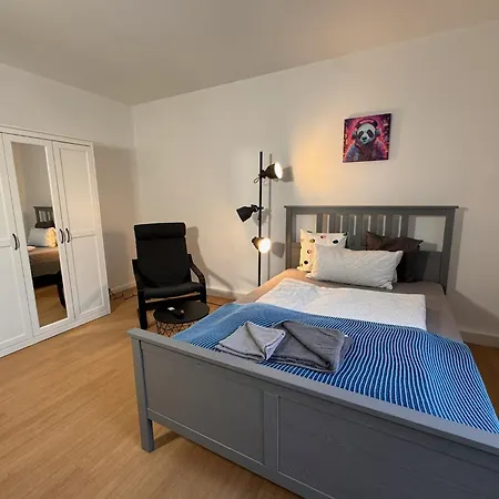 Apartamento Fc-apartmenthaus Mit Grossem Garten Und Pkw Stellflaechen Falkensee