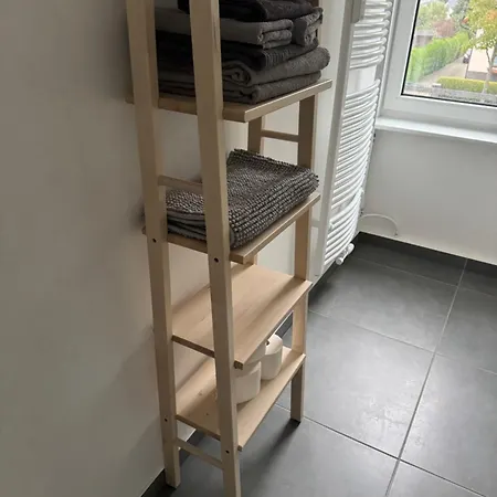 Fc-apartmenthaus Mit Grossem Garten Und Pkw Stellflaechen Lägenhet