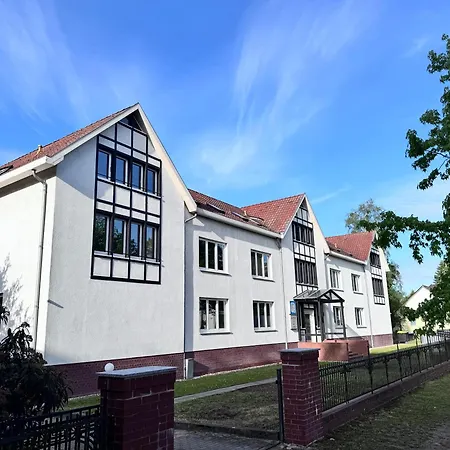 Fc-apartmenthaus Mit Grossem Garten Und Pkw Stellflaechen 法尔肯塞