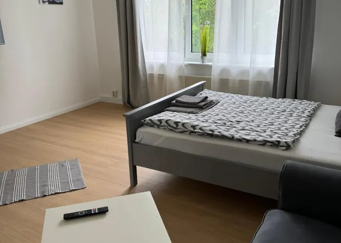 Fc-apartmenthaus Mit Grossem Garten Und Pkw Stellflaechen 아파트 팔켄제