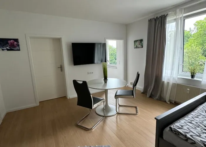 Fc-apartmenthaus Mit Grossem Garten Und Pkw Stellflaechen *