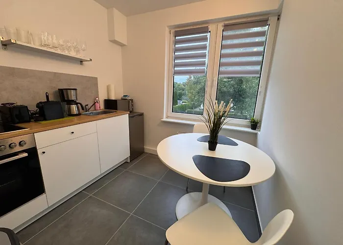 Fc-apartmenthaus Mit Grossem Garten Und Pkw Stellflaechen