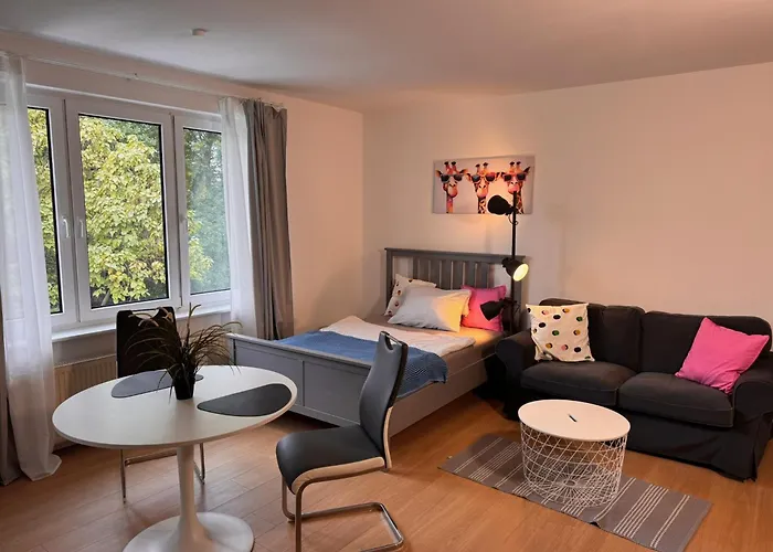 شقة Fc-apartmenthaus Mit Grossem Garten Und Pkw Stellflaechen فالكنزيه