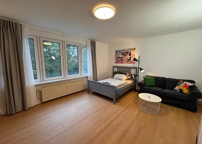 Fc-apartmenthaus Mit Grossem Garten Und Pkw Stellflaechen * فالكنزيه