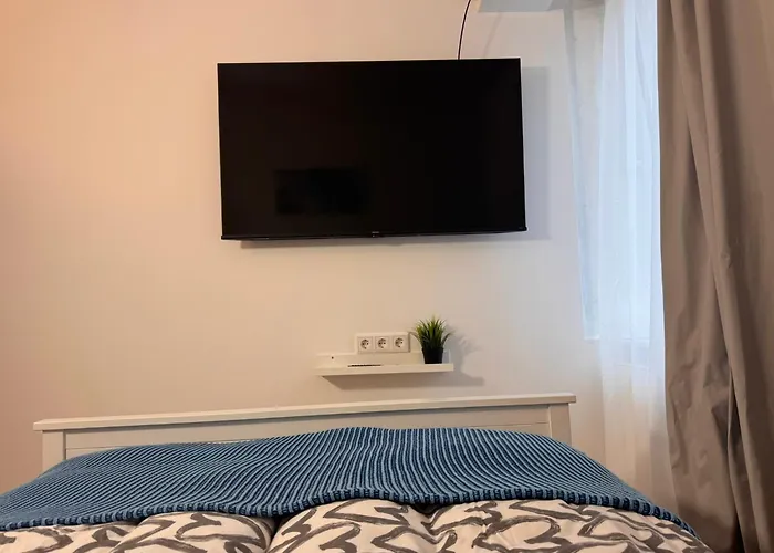 Fc-apartmenthaus Mit Grossem Garten Und Pkw Stellflaechen 아파트 팔켄제