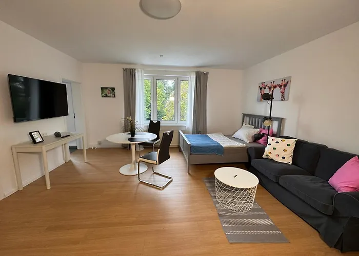 Fc-apartmenthaus Mit Grossem Garten Und Pkw Stellflaechen