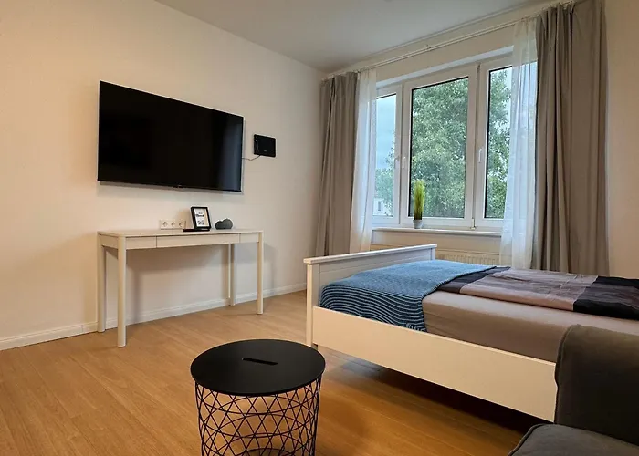 Fc-apartmenthaus Mit Grossem Garten Und Pkw Stellflaechen 아파트