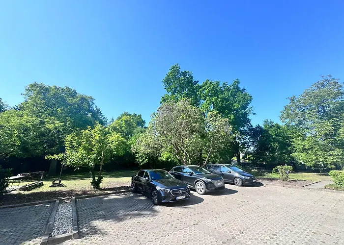 Fc-apartmenthaus Mit Grossem Garten Und Pkw Stellflaechen شقة فالكنزيه