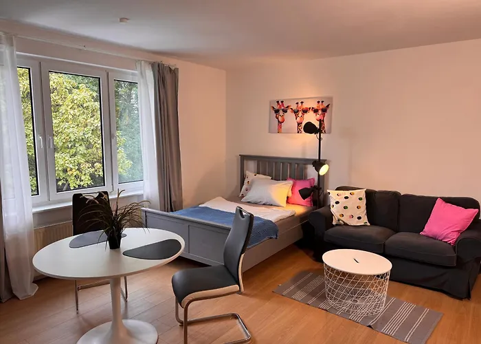 Fc-apartmenthaus Mit Grossem Garten Und Pkw Stellflaechen